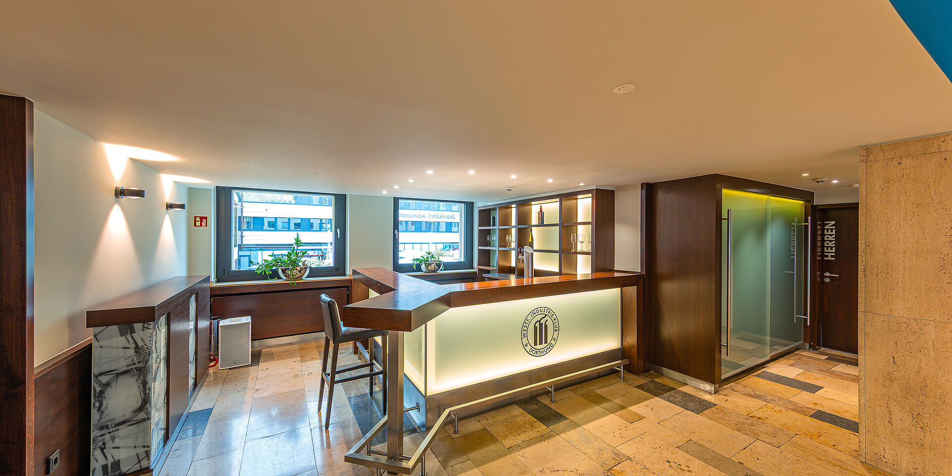 Die Bar im Foyer