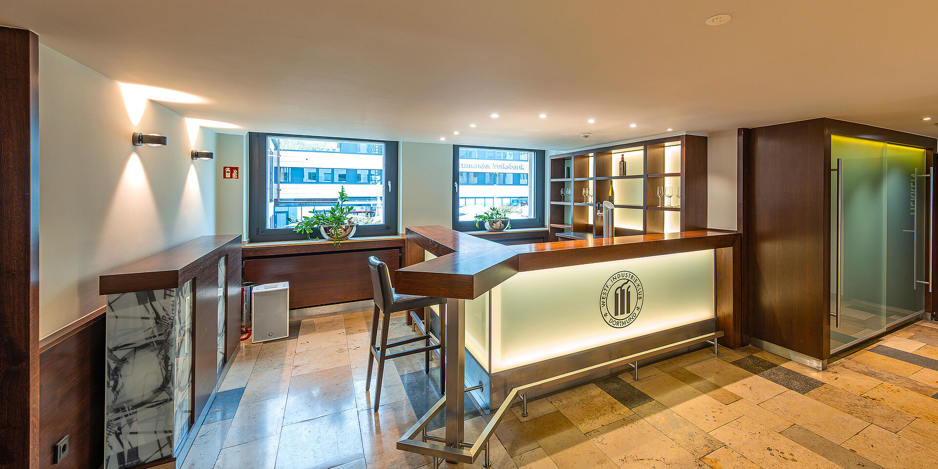 Die Bar im Foyer des Industrieklubs
